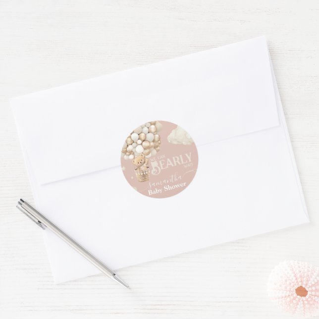Sticker Rond Baby shower neutre d'attente de l'ours en peluche (Enveloppe)