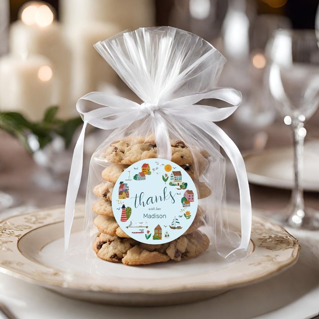 Sticker Rond Bain de bébé marin Garçon Village côtier (Coastal Village Blue Boy Nautical Baby Shower Classic Round Sticker)