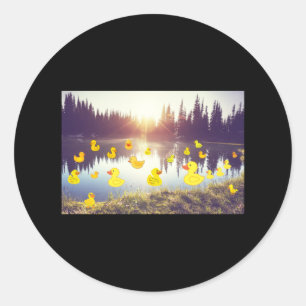 Sticker Rond Beau lac au lever du soleil avec dack en plastique
