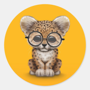 Sticker Rond Bébé mignon Leopard Cub Portant des lunettes sur J