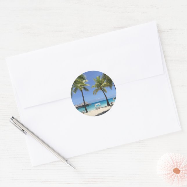 Sticker Rond Belle destination de plage tropicale (Enveloppe)