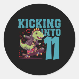 Sticker Rond Bi de skateboardeur de 11 ans faisant du skateboar