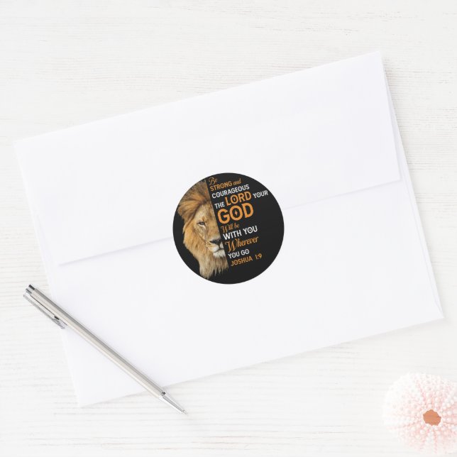 Sticker Rond Bible chrétienne contre Joshua 1 9 Lion Faith (Enveloppe)