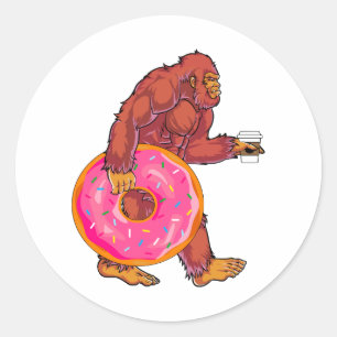 Sticker Rond Bigfoot drôle marcher avec la grande beigne et le 