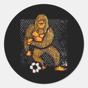 Sticker Rond Bigfoot Jouant au Football Pour les Joueurs de Foo