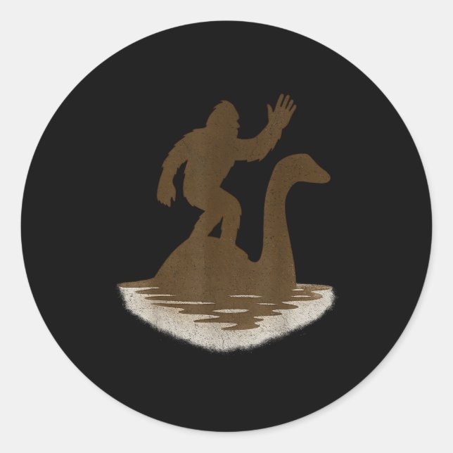 Sticker Rond Bigfoot Riding Loch Ness Monster Funny Sasquatch  (Devant)
