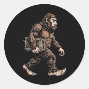 Sticker Rond Bigfoot transportant une caisse de poulet Ferme de