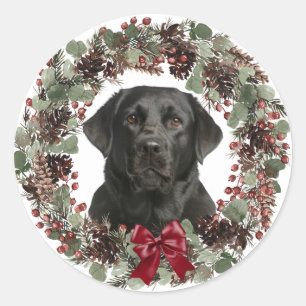 Sticker Rond Black Lab Red Bow Pinecone Wreath Noël