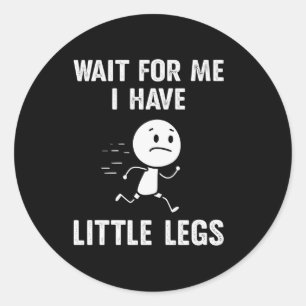 Sticker Rond Blagues drôles sur les jambes courtes Memes Attend