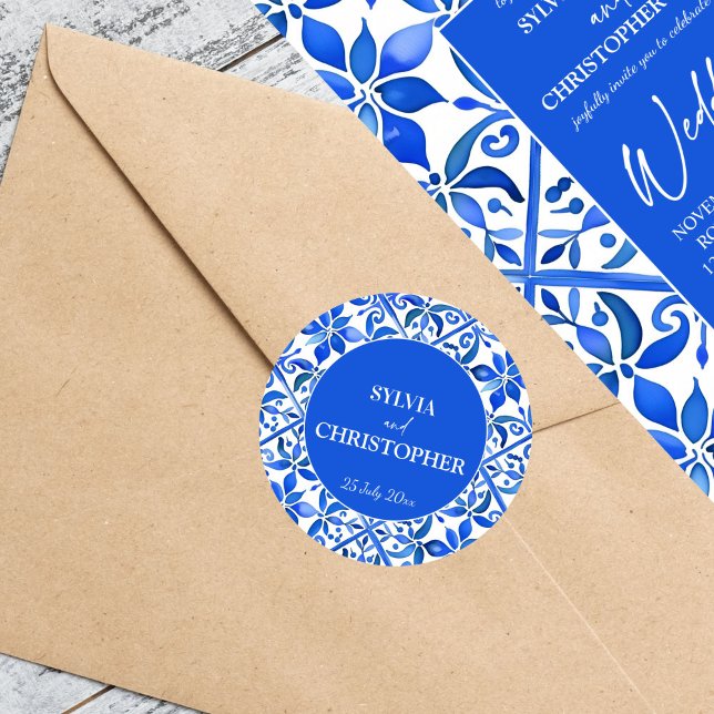 Sticker Rond Blue Talavera tuiles espagnoles tout en un mariage (Blue Azulejo Talavera Spanish blue tiles wedding Classic Stickers template bride and groom names)