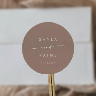 Sticker Rond Boho Chic Neutral Taupe Noms Enveloppe Phoques