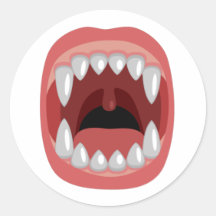 Bouche effrayante avec des crocs.