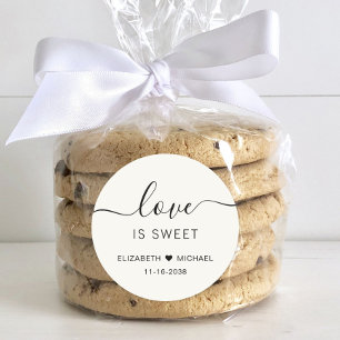 Sticker Rond Cadeau de mariage Love Is Sweet Cream
