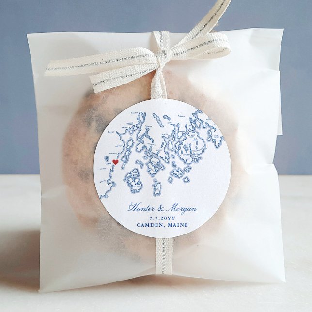 Sticker Rond Camden Maine Carte Elégante Marine Blue Wedding Fa (wedding favor label with Camden Maine map and couples names, date and town)