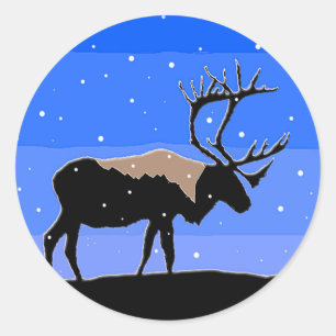 Sticker Rond Caribou en hiver - Art original de la faune