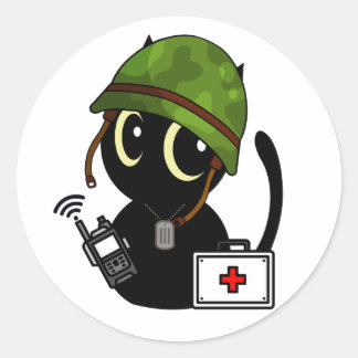 Sticker Rond Casque de l'armée portant un chat noir