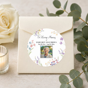 Sticker Rond Célébration élégante de la vie avec fleurs Photo 