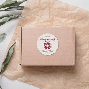 Sticker Rond Cerise de Bourgogne sur le Baby shower supérieur