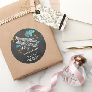 Sticker Rond Chalkboard Adventure Attend le Baby shower d'avion