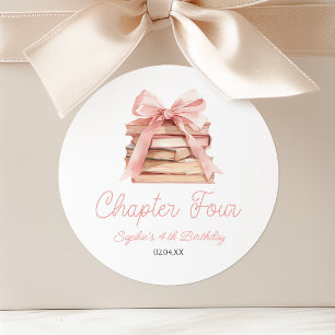 Sticker Rond Chapitre quatre livres à ruban rose Fête d'anniver