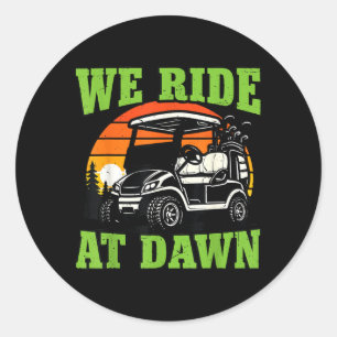 Sticker Rond Chariot de golf Mens We Ride At Dawn