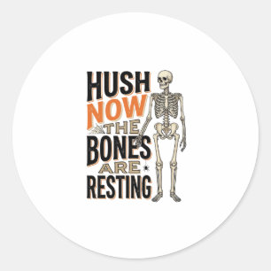 Sticker Rond Chemise squelette drôle, gravure Halloween Hush No
