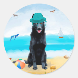 Sticker Rond Chien Berger Allemand noir sur la plage