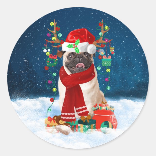 Sticker Rond Chien carlin en neige avec cadeaux de Noël (Devant)