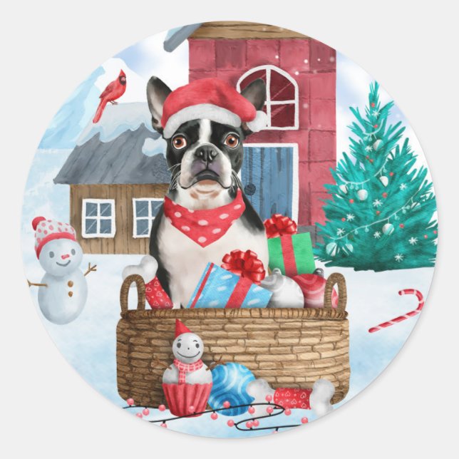 Sticker Rond Chien de Boston Terrier dans la neige Maison de Ch (Devant)