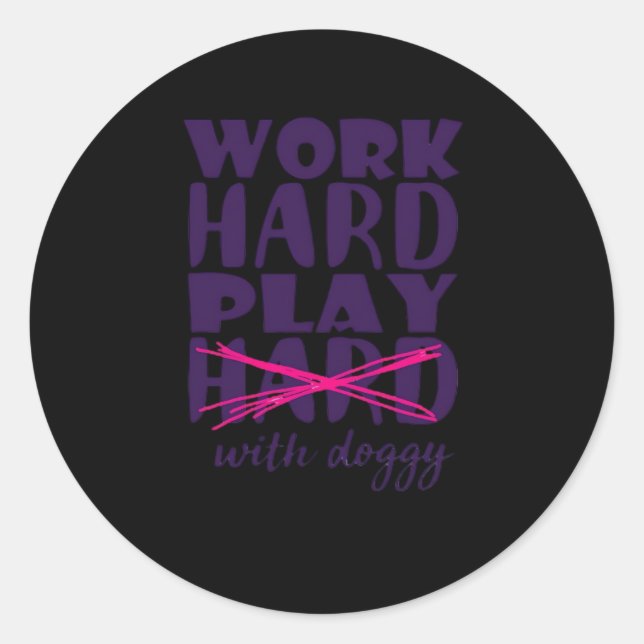 Sticker Rond Chien - Travaille dur. Jouer si dur avec Doggy Ess (Devant)