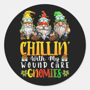 Sticker Rond Chillin Avec Mon Infirmière De Soins Fonciers Gnom