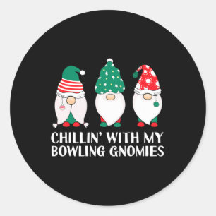 Sticker Rond Chilling Avec Mon Bowling Gnomies PJ Fun Gnome Pun
