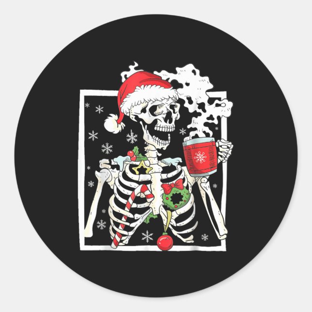Sticker Rond Christmas Skeleton With Smiling Skull Drinking Cof (Devant)