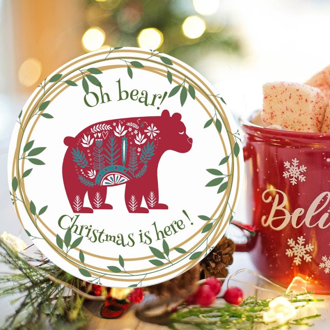 Sticker Rond Citation de Noël de l'ours rouge nordique (Nordic Red Bear Green Wreath Christmas Quote Classic Round Sticker)