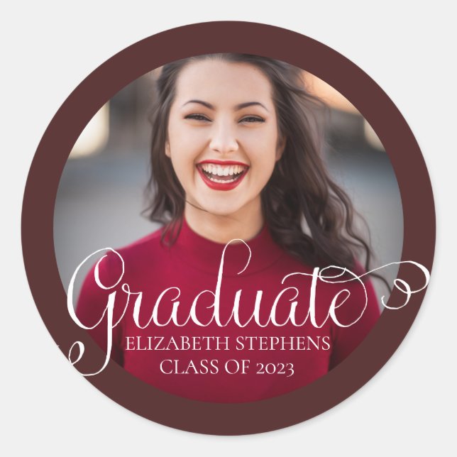 Sticker Rond Classy Script Texte Graduate Photo Maroon | Blanc (Devant)