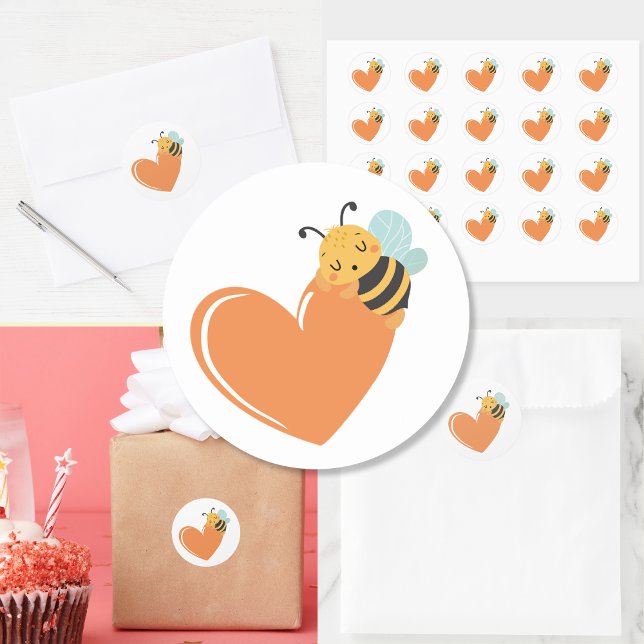Sticker Rond Coeur orange avec bébé mignon Bumblebee dormant (Créateur téléchargé)