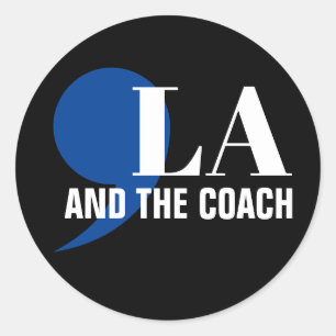 Sticker Rond Comma La Kamala Harris Tim Walz Coach 2024 Commala