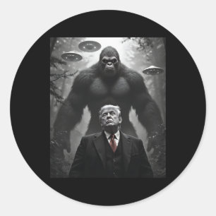 Sticker Rond Complot de rencontre de Bigfoot Ufo Alien de Trump