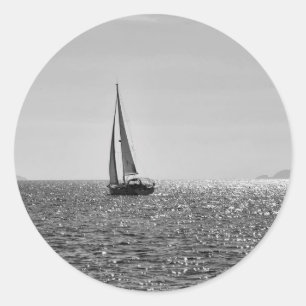 Sticker Rond Cool photo moderne bateau à voile en été