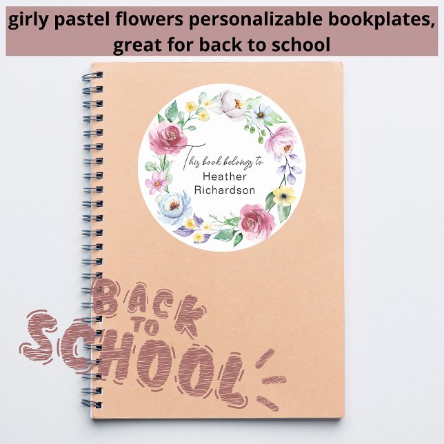 Sticker Rond Couronne Florale Ce Livre Appartient Aux Plaques D (Créateur téléchargé)