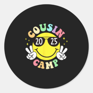 Sticker Rond Cousin Camp 2025 Camping Feu de camp Vacances d'ét