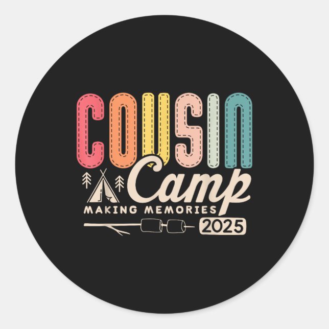 Sticker Rond Cousin Camp Crew 2025 Faire des souvenirs Vacat de (Devant)