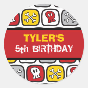 Sticker Rond Crânes de dessin et os Pirate Boy Fête d'anniversa