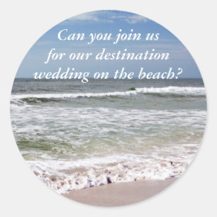 Sticker Rond Crash des vagues sur la plage de sable