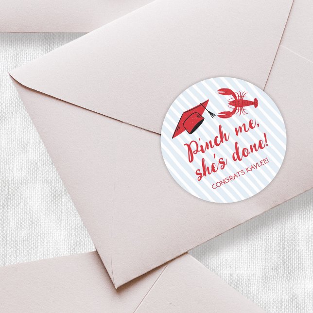Sticker Rond Crawfish & Casquette Pinch Me Elle a terminé ses é (Crawfish & Cap Pinch Me She's Done Graduation Classic Round Sticker)