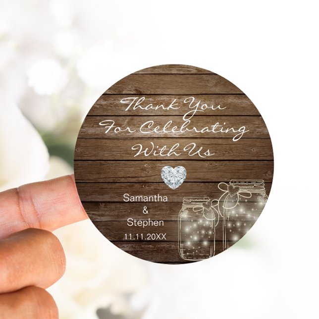 Sticker Rond Customisé Rustic Mason jarres Mariage de Wood Hear (Customized Rustic Mason Jars Wood Hearts Wedding Classic Round Sticker)