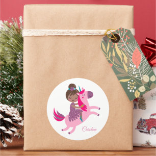 Sticker Rond Cute Brunette Haired Girl équitation sur une licor