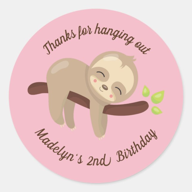 Sticker Rond Cute Kawaii Baby Sloth dans l'arbre sur rose Anniv (Devant)