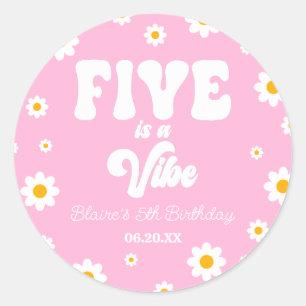 Sticker Rond Daisy Flower Five est une Vibe 5e fête d'anniversa