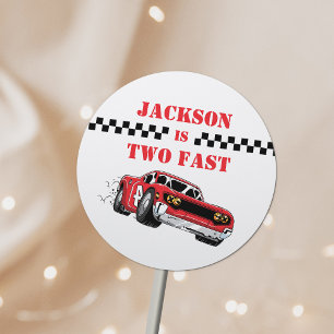 Sticker Rond Deux Fast Modern Red Race Car Boy 2e anniversaire